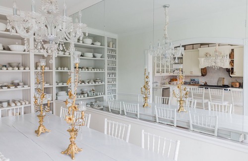 Lakeview House | Paris Chic, walk to Wrigley, Lake, Southport, Parking included