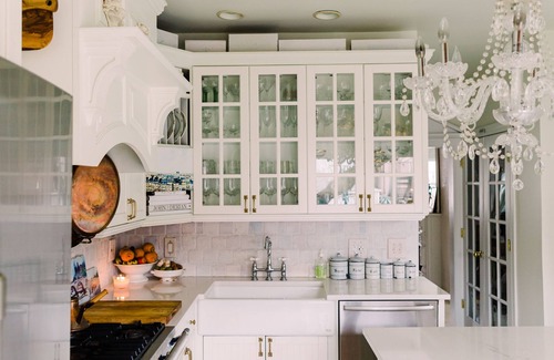 Lakeview House | Paris Chic, walk to Wrigley, Lake, Southport, Parking included