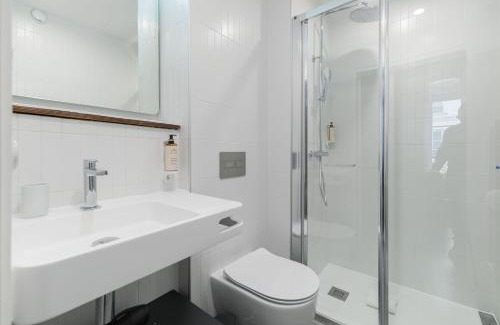 Quartier de la Folie-Mericourt Apartment | Paris La Belle - Marais