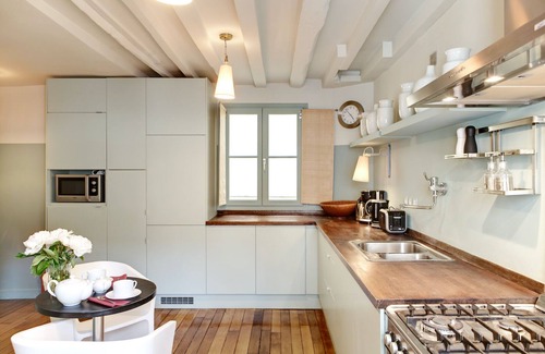 Gaillon Apartment | Paris Louvre Elegant residence