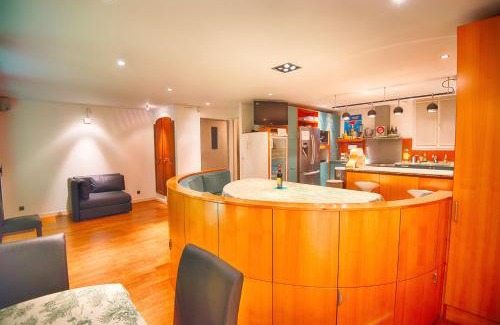 Clignancourt Apartment | Paris-Oasis "Since 2004"