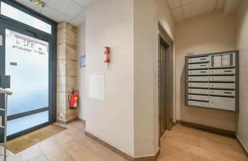 Gaillon Apartment | Paris, Opéra 1. Comme chez soi