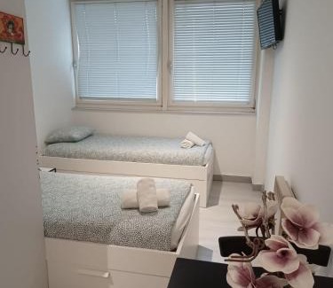 Persan Apartment | PARIS par trains, AREA, Studios avec salle de bain et kitchenette Privées, OU, chambres avec salles bain et cuisines communes
