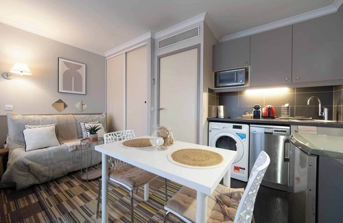 Issy-les-Moulineaux Apartment | Paris Porte de Versailles Cosy Lodge 1 Appart hôtel parking, wifi 4 pers