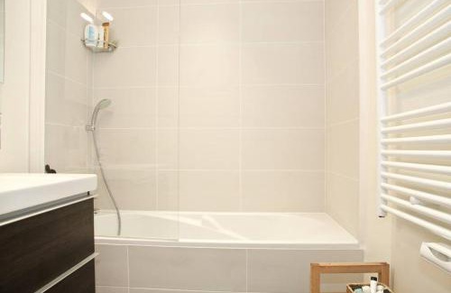 Batignolles Apartment | PARIS SOUS LES TOITS