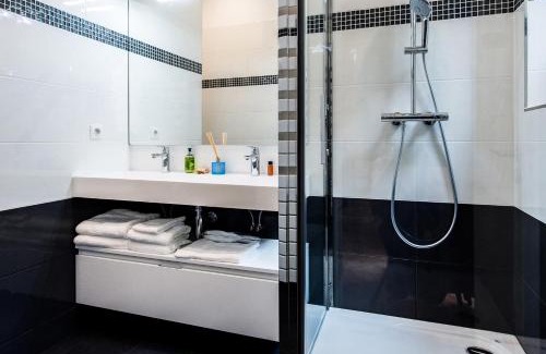 Faubourg-du-Roule Bed & Breakfast | Paris Square