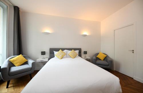 Faubourg-du-Roule Bed & Breakfast | Paris Square