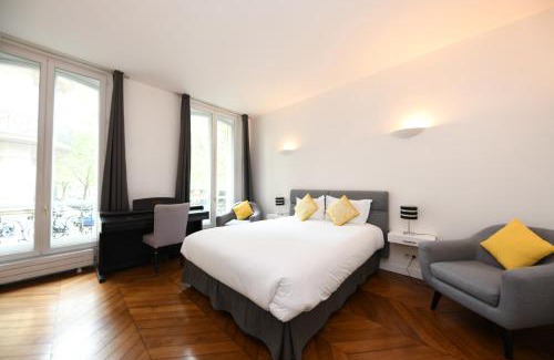 Faubourg-du-Roule Bed & Breakfast | Paris Square