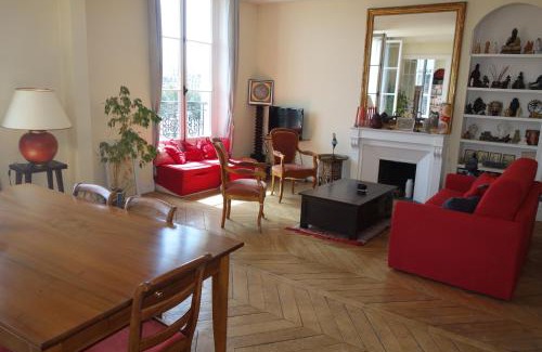 Les Iles Apartment | Paris-sur-seine-chez-caroline