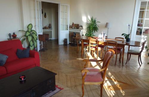 Les Iles Apartment | Paris-sur-seine-chez-caroline