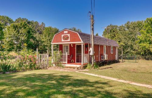 Paris House | Paris Vacation Rental about 22 Mi to Mount Magazine!