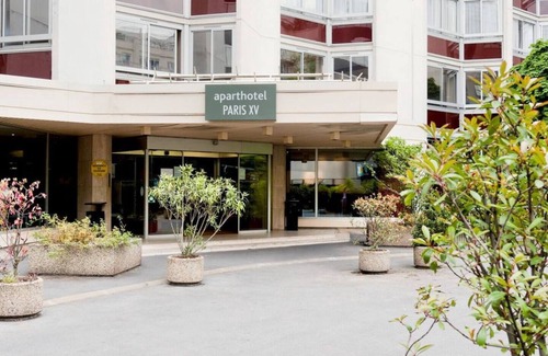 Issy-les-Moulineaux Condo | Paris XV arrondissement apartment 4 people with parking