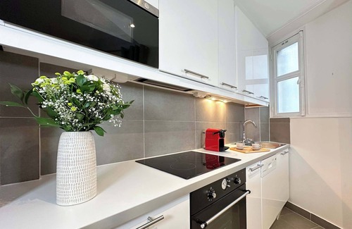3rd Arrondissement Apartment | Parisian Apartment in Le Marais: City Center
