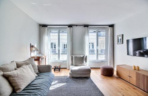 Quartier du Mail Apartment | PARISIAN HOME l MONTORGUEIL