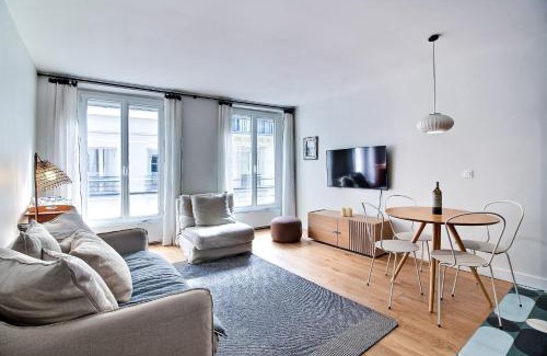 Quartier du Mail Apartment | PARISIAN HOME l MONTORGUEIL