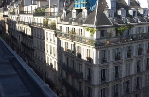Quartier de la Goutte-d'Or Apartment | Parisian studio, ideal location, Sacré Coeur view