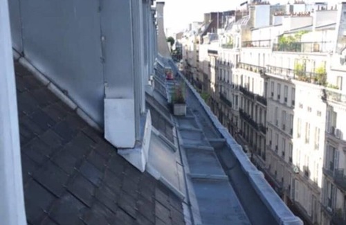 Quartier de la Goutte-d'Or Apartment | Parisian studio, ideal location, Sacré Coeur view
