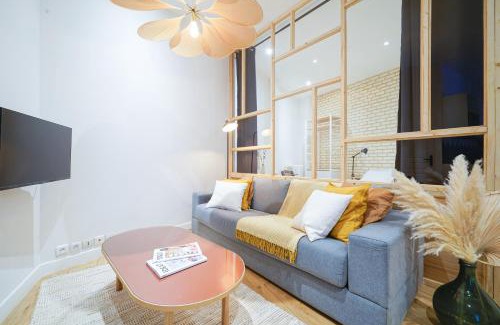 Hopital Saint-Louis Apartment | Parisuites Central Canal Saint Martin Luxe & Chic & Cosy