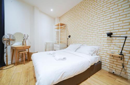 Hopital Saint-Louis Apartment | Parisuites Central Canal Saint Martin Luxe & Chic & Cosy