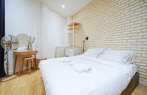 Hopital Saint-Louis Apartment | Parisuites Central Canal Saint Martin Luxe & Chic & Cosy
