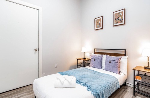 Lafayette Square Apartment | Park Ave Townhome w/parking by CozySuites