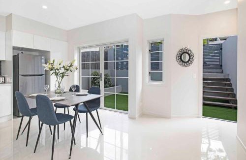 Auchenflower Apartment | Park Avenue Hideaway for 4 Auchenflower Brisbane