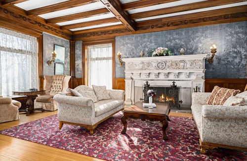 Congdon Park House | Park Avenue Suite w/Jacuzzi & Fireplace