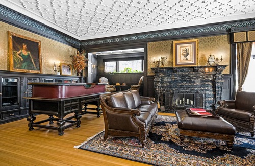 Congdon Park House | Park Avenue Suite w/Jacuzzi & Fireplace