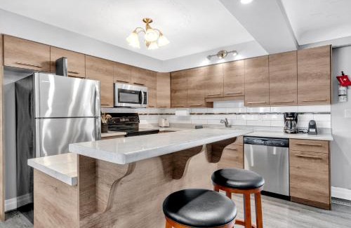 Leamington Apartment | Park Bungalow #4 - Seacliff Beach Suites