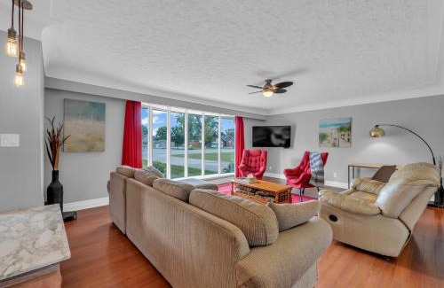 Leamington Apartment | Park Bungalow #4 - Seacliff Beach Suites