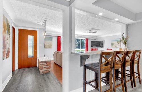 Leamington Apartment | Park Bungalow #4 - Seacliff Beach Suites