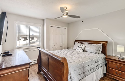 North Park City Cabin | Park City 3 Bd/3Bth, minutes from slopes! Shuttle Route front