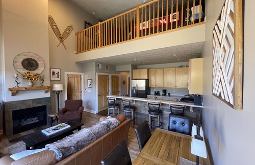 Kimball Junction Condo | PARK CITY. Sunny 2 BR+loft. Mtn views. Near Canyons, Kimball, Woodward, Outlets