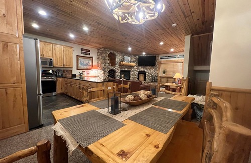 Park City House | Park City Timber Wolf Chalet - 5 min walk to Cabriolet & 1 min to town shuttle!