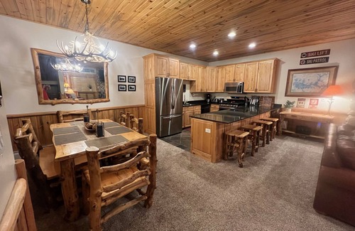 Park City House | Park City Timber Wolf Chalet - 5 min walk to Cabriolet & 1 min to town shuttle!