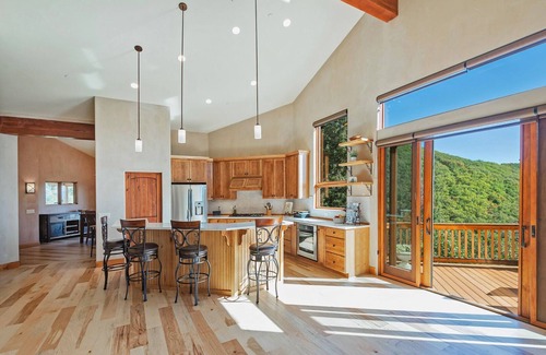 Stagecoach Estates House | Park City Winter wonderland mountain home