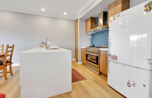 Paynesville House | Park Cottage - Create memories with the family, four-legged friends included