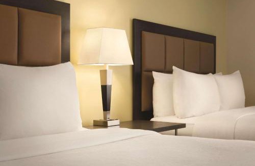 Calgary Hotel | Park Inn by Radisson, Calgary Airport North, AB