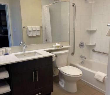 Calgary Hotel | Park Inn by Radisson, Calgary Airport North, AB