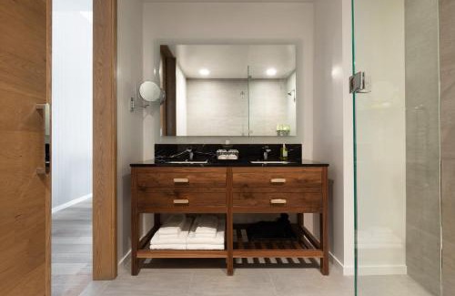 West Atherton Hotel | Park James