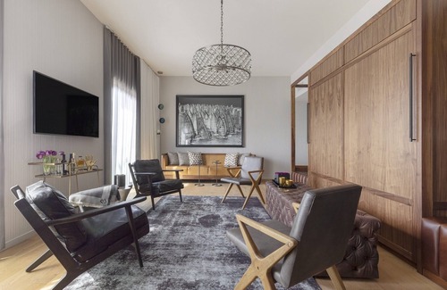 Menlo Park Hotel | Park James