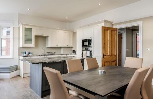 Poole Apartment | Park Lake View - Poole Park Lake Views