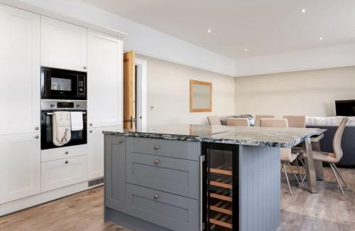 Poole Apartment | Park Lake View - Poole Park Lake Views