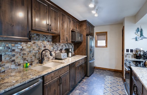 Historic District Condo | Park Place Bonanza Condo: Ski-In, Stroll To Main St