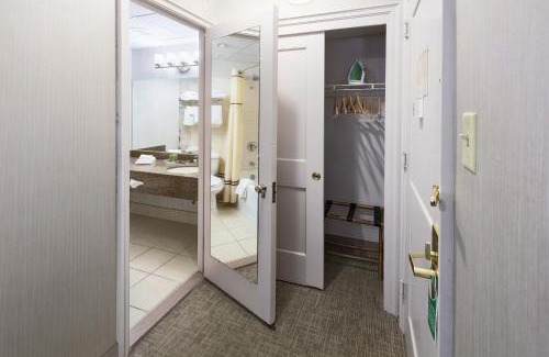 Traverse City Hotel | Park Place Hotel & Conference Center