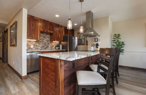 Historic District Condo | Park Place Pikes Peak Condo: Ski In, Walk To Main St