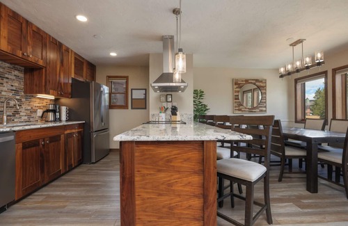 Historic District Condo | Park Place Pikes Peak Condo: Ski In, Walk To Main St