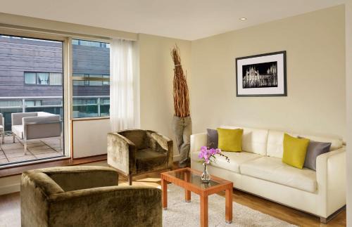 Warwick Hotel | Park Plaza Victoria London