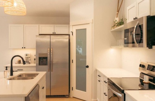 Park Point House | Park Point Scandinavian Home🌲 Family Retreat ☀️ 🌊 Pet Friendly 🐾