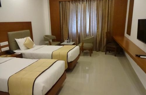 Ramanattukara Hotel | Park Residency Airport Road